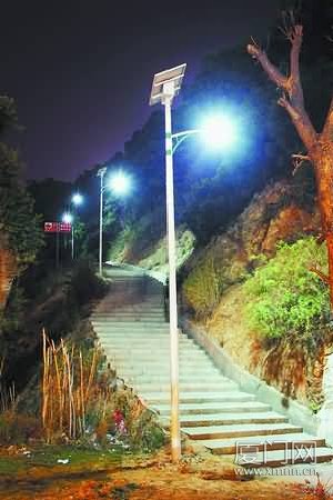 145套太阳能路灯照亮夜间仙岳山