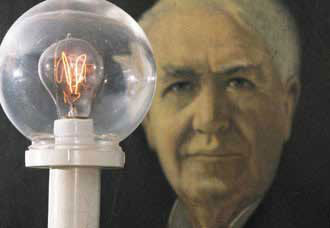 19世纪爱迪生发明电灯,不过传统的灯泡现在已面临"省电"的浪潮