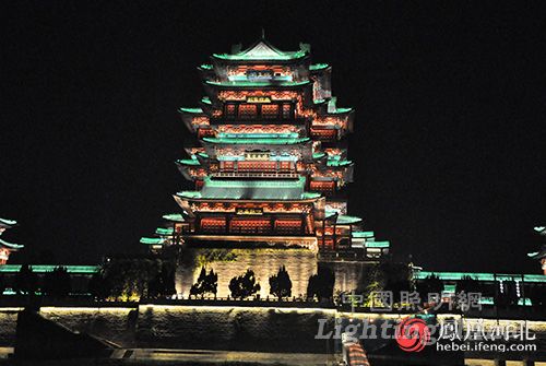 夜色中的滕王阁美轮美奂